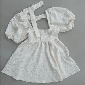 Like new free people violet
Mini dress in creme / off white
Sz xs